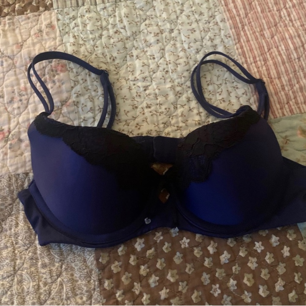 Women’s Victoria’s Secret Size 32B Push-Up Underwire Balconet Bra